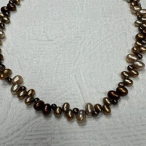 Elegant Pearl-toned Necklace